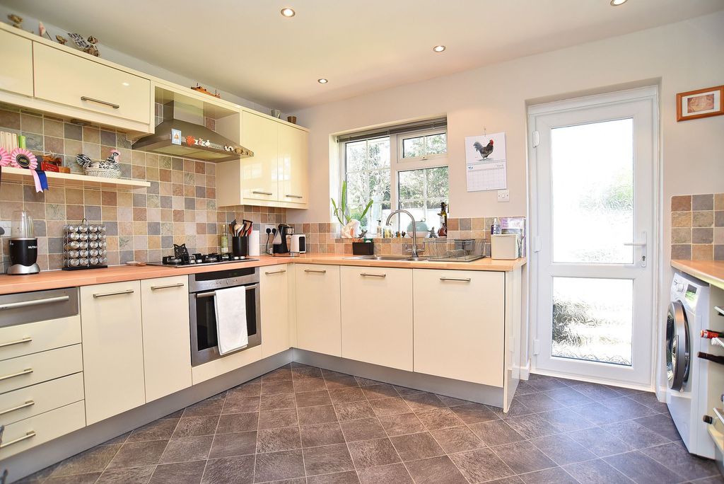 Property photo 3 of 12