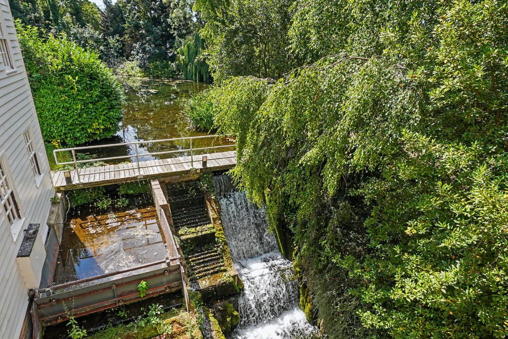 Property photo 3 of 32