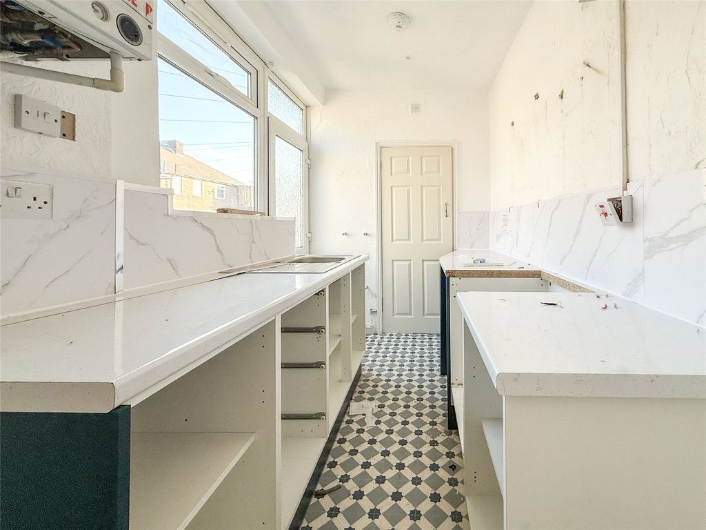 Property photo 3 of 7 Kitchen