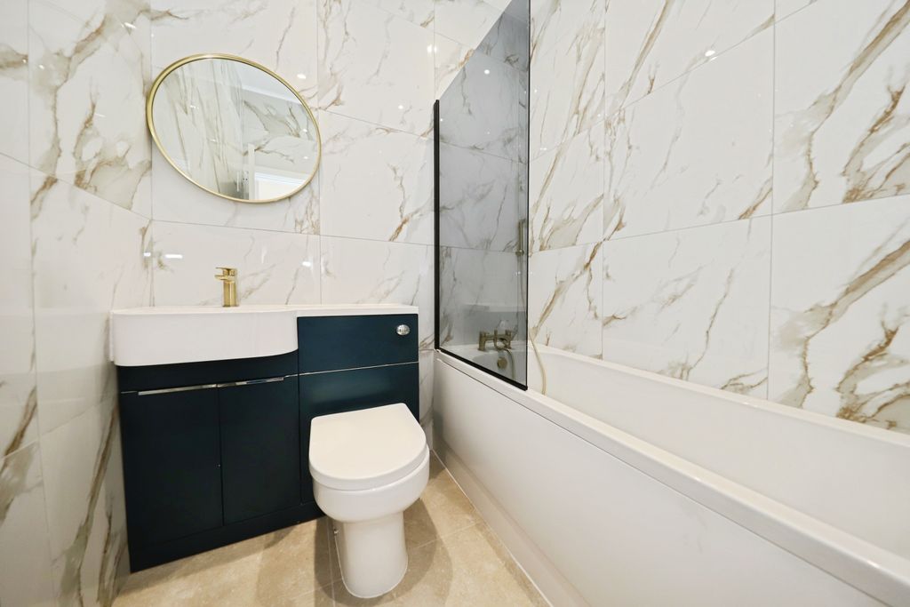 Property photo 3 of 13 Bathroom / W.C.