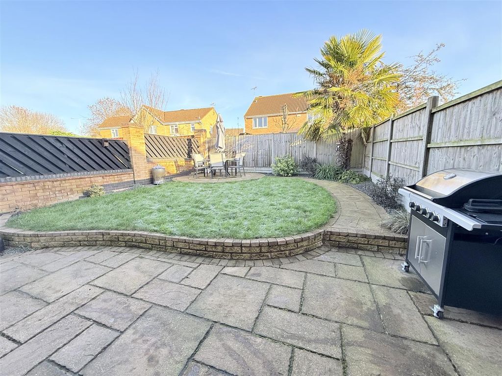 Property photo 2 of 13 Garden