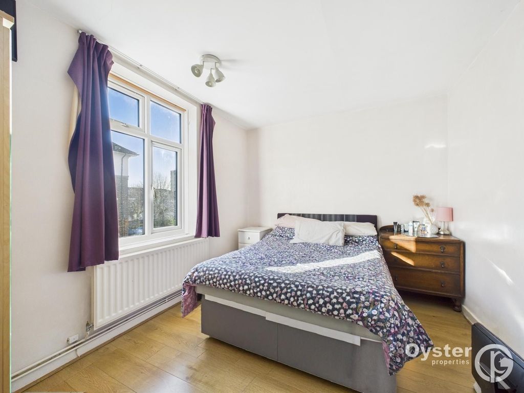 Property photo 3 of 9 Bedroom