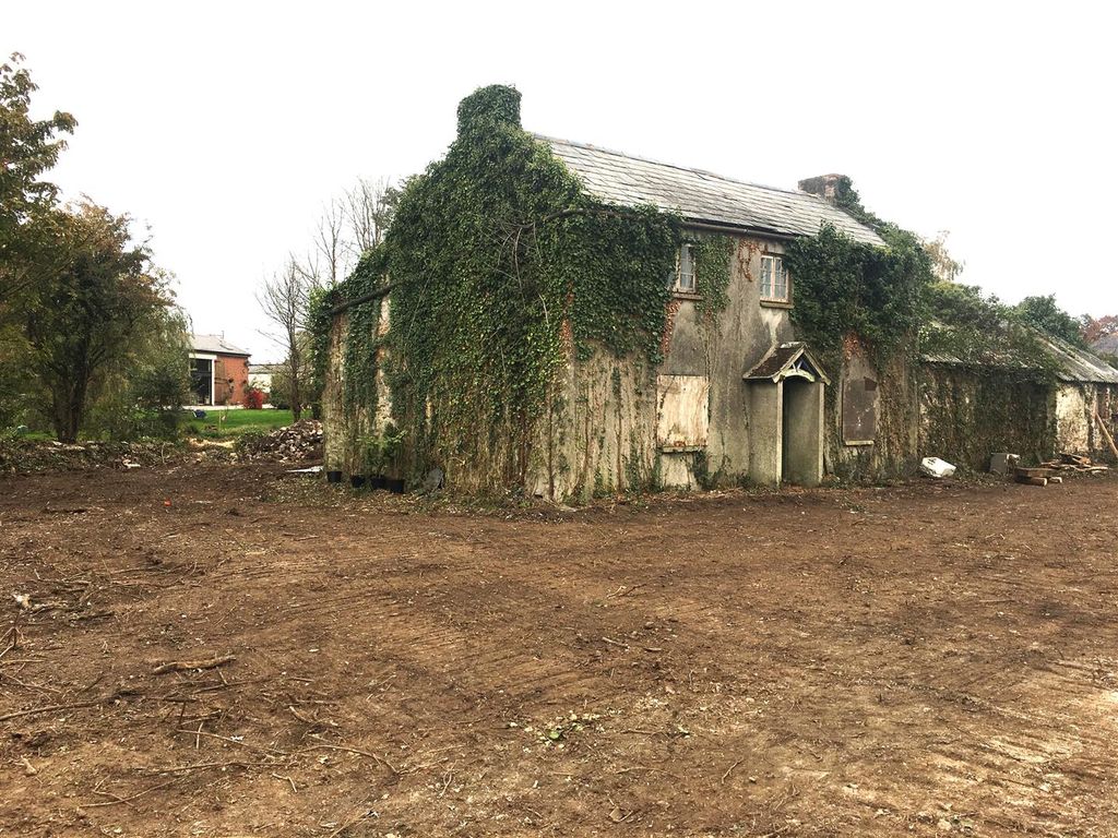 Property photo 1 of 12 Farmhouse