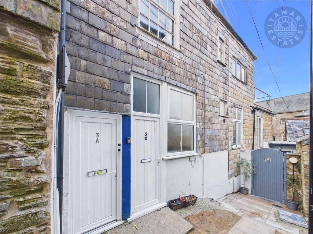 Property photo 1 of 9 Front Aspect
