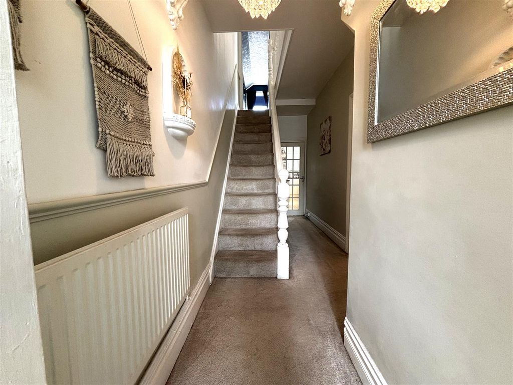 Property photo 2 of 18 Hallway