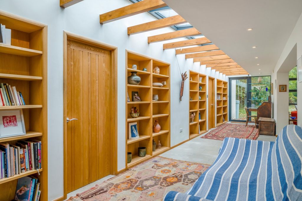 Property photo 3 of 21 Hall/Library/Study