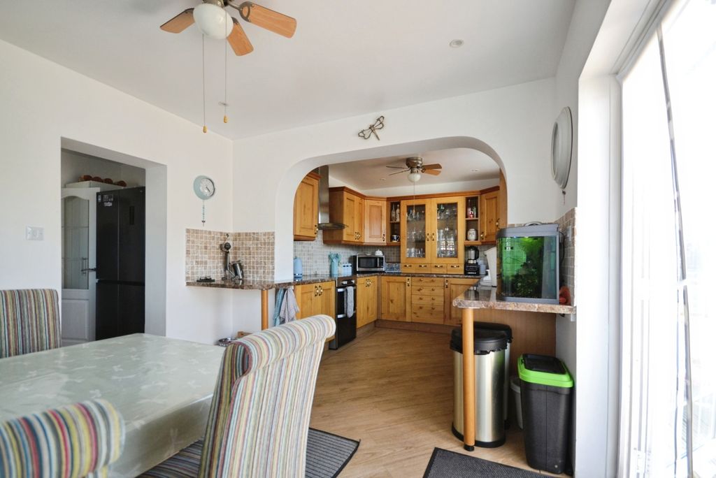 Property photo 3 of 25 Pbox-Img.Jpg