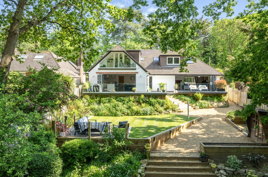 Property photo 1 of 32