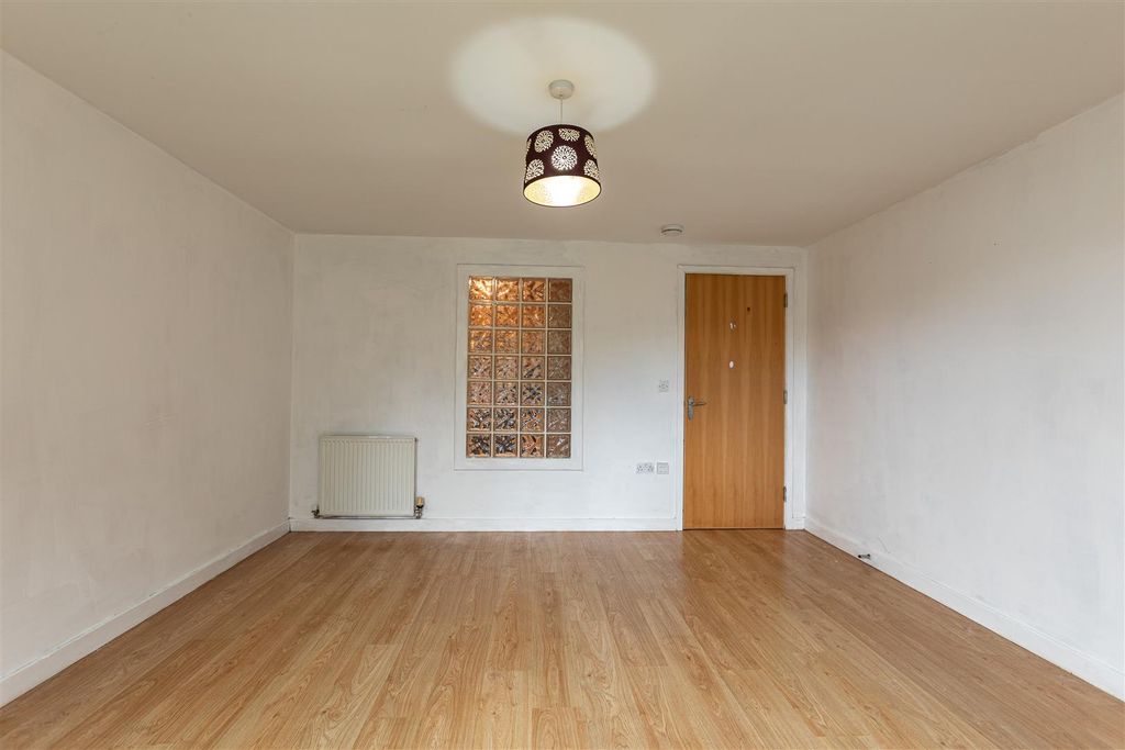 Property photo 3 of 16 8-1 Weavers Linn Tweedbank 17.Jpg