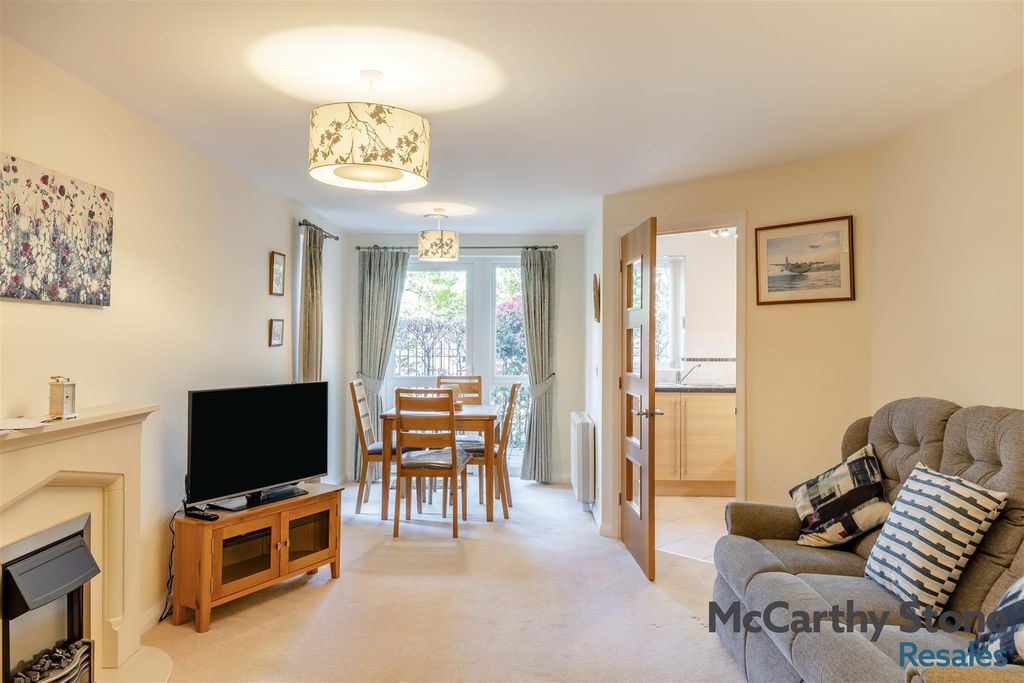 Property photo 3 of 32 8688482-Interior05.Jpg