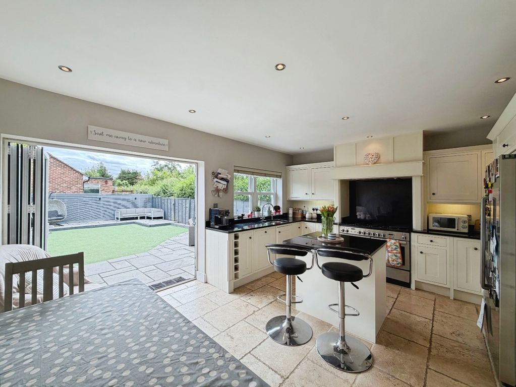 Property photo 3 of 19 5205946