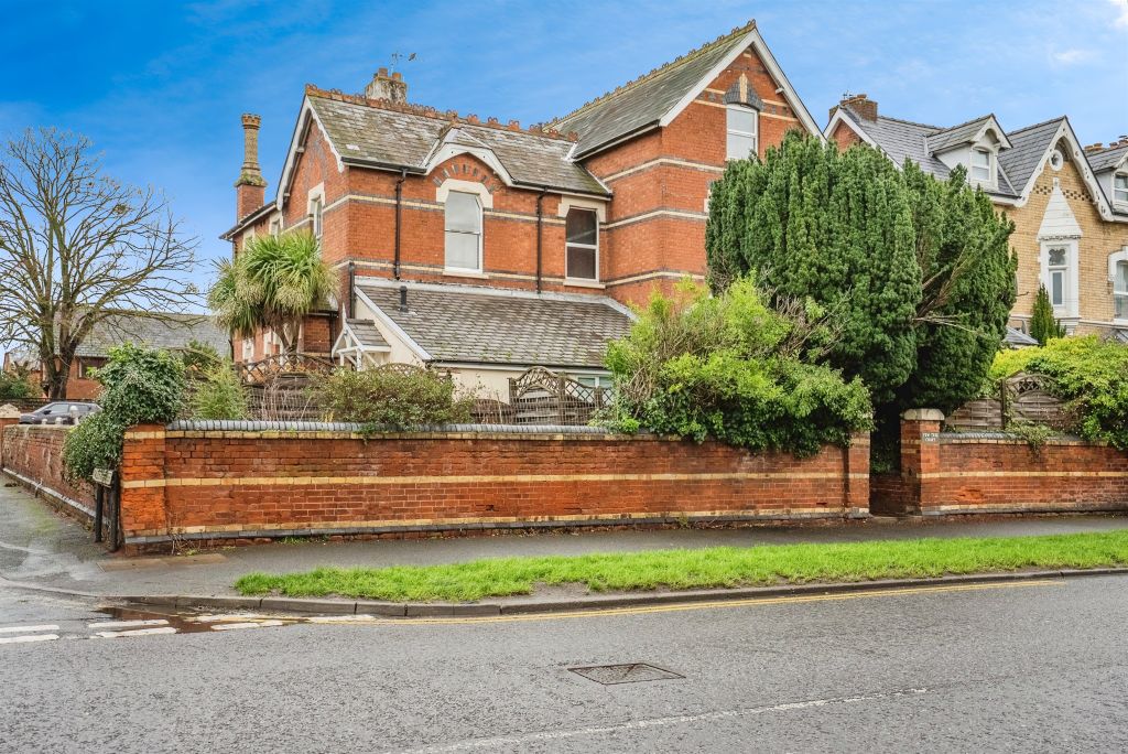 Property photo 1 of 10