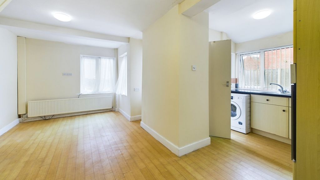 Property photo 3 of 26 2819827