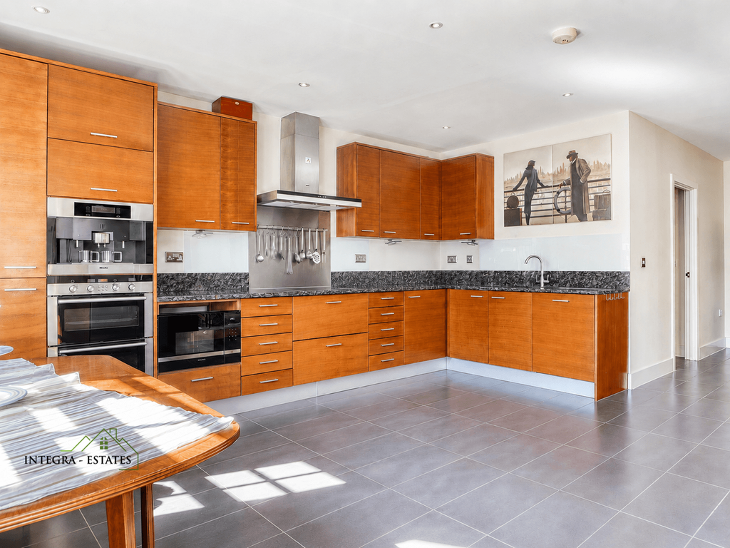 Property photo 3 of 40 Large Kitchen Keston Wilberforce Court Br2