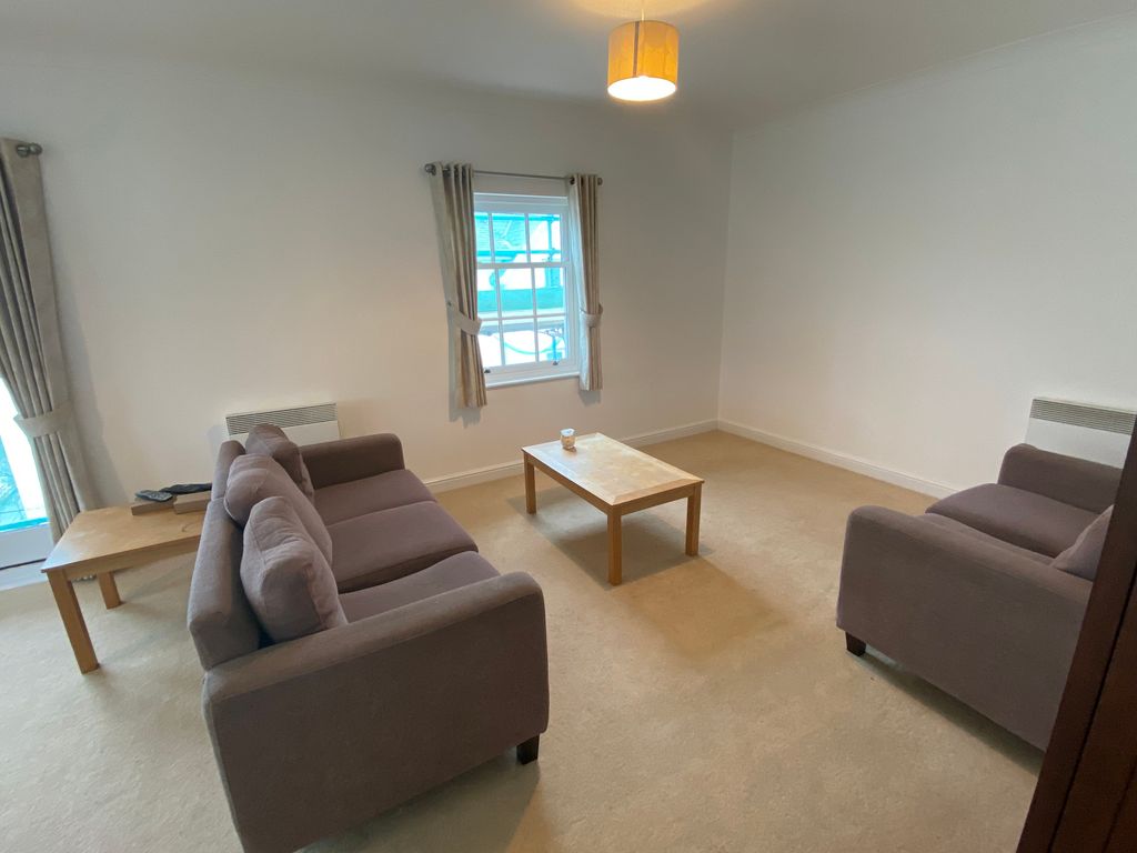 Property photo 3 of 10 Living Room