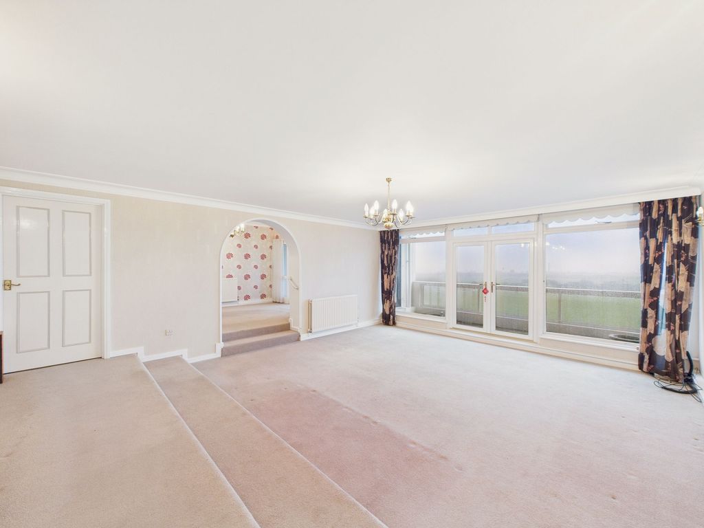 Property photo 2 of 15 Lounge