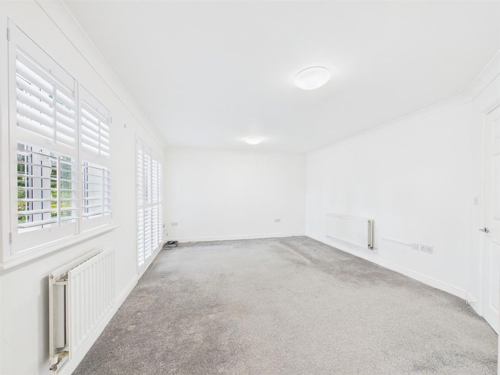 Property photo 3 of 9 Cam02435G0-Pr0260-Still008.Jpg