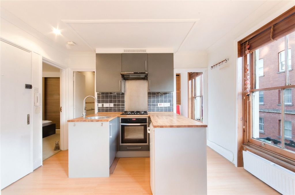 Property photo 3 of 10 Kitchen