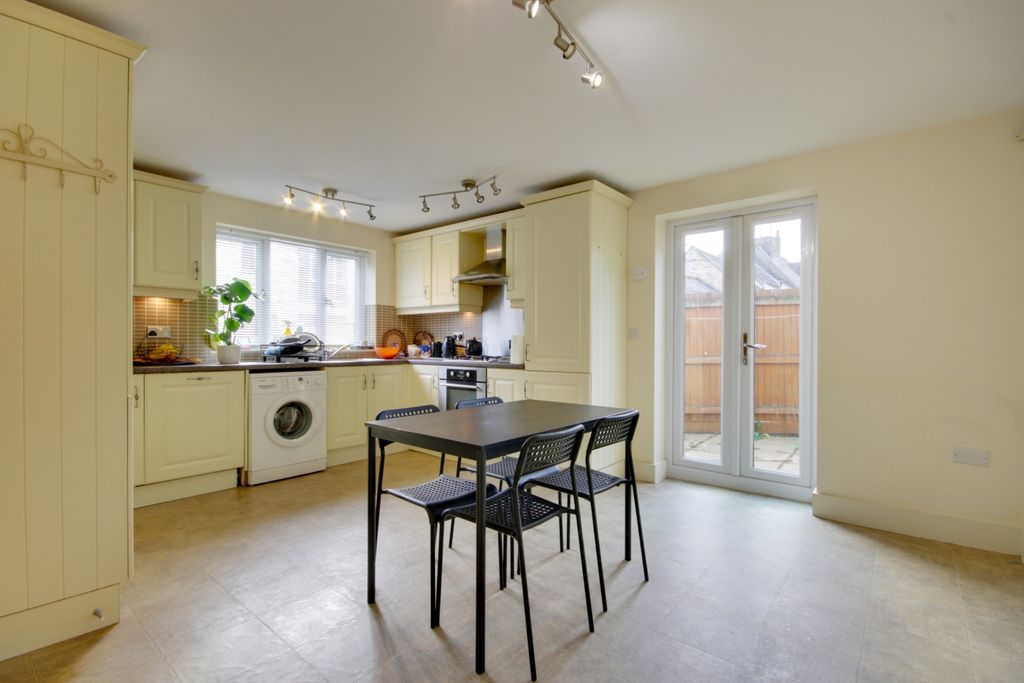 Property photo 3 of 11 Img_1743-Img_1745