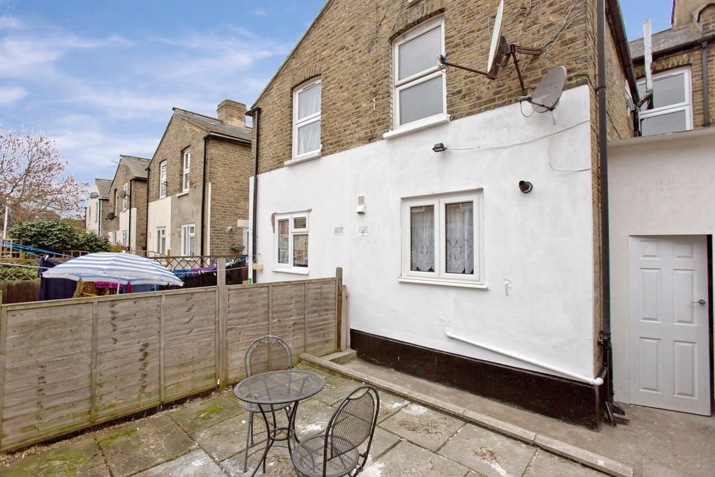 Property photo 2 of 14