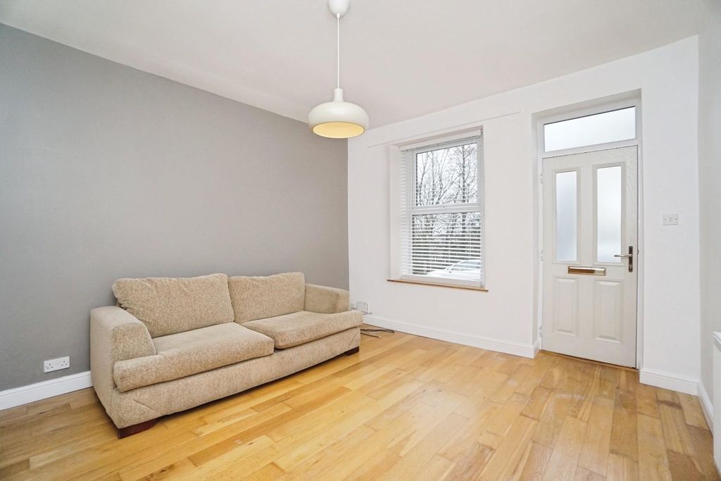 Property photo 2 of 14 Lounge