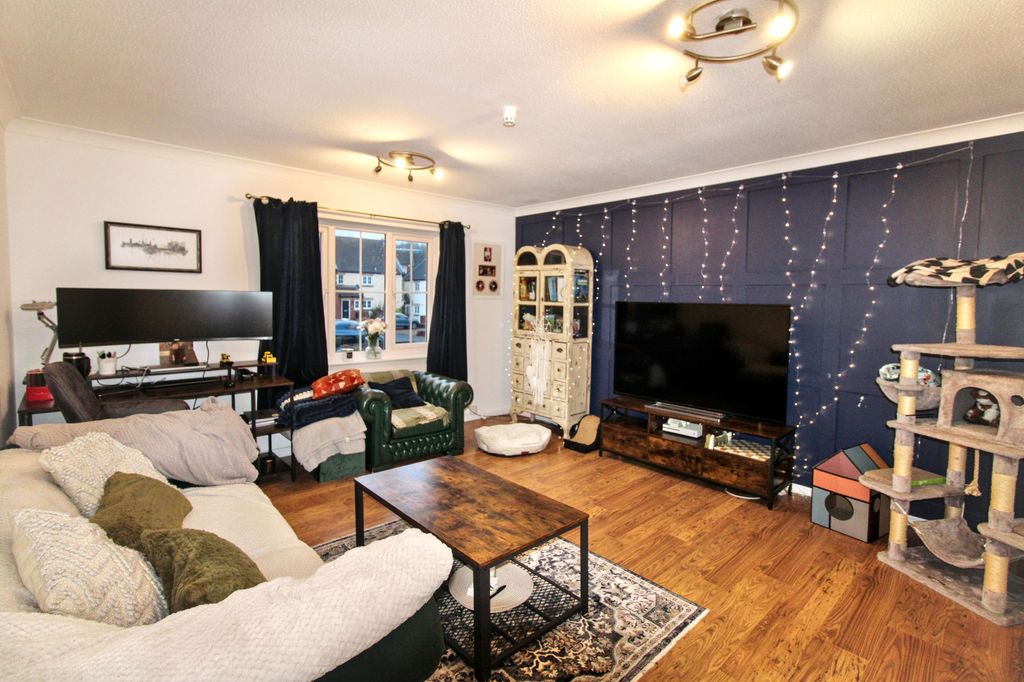 Property photo 2 of 5