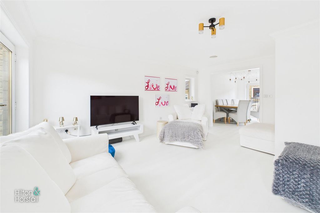 Property photo 2 of 13 Standroyd Road