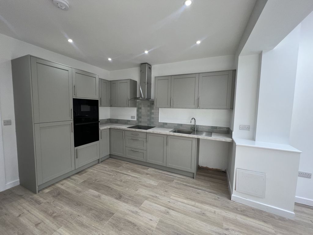 Property photo 1 of 8 Kitchen
