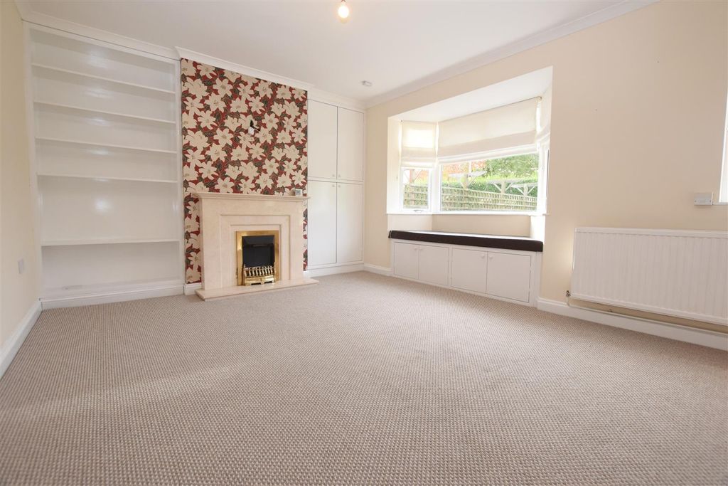 Property photo 3 of 10 Living Room.Jpg