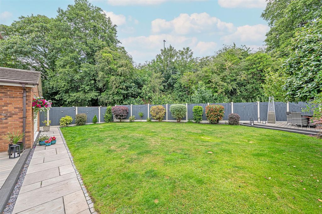 Property photo 2 of 32 Garden