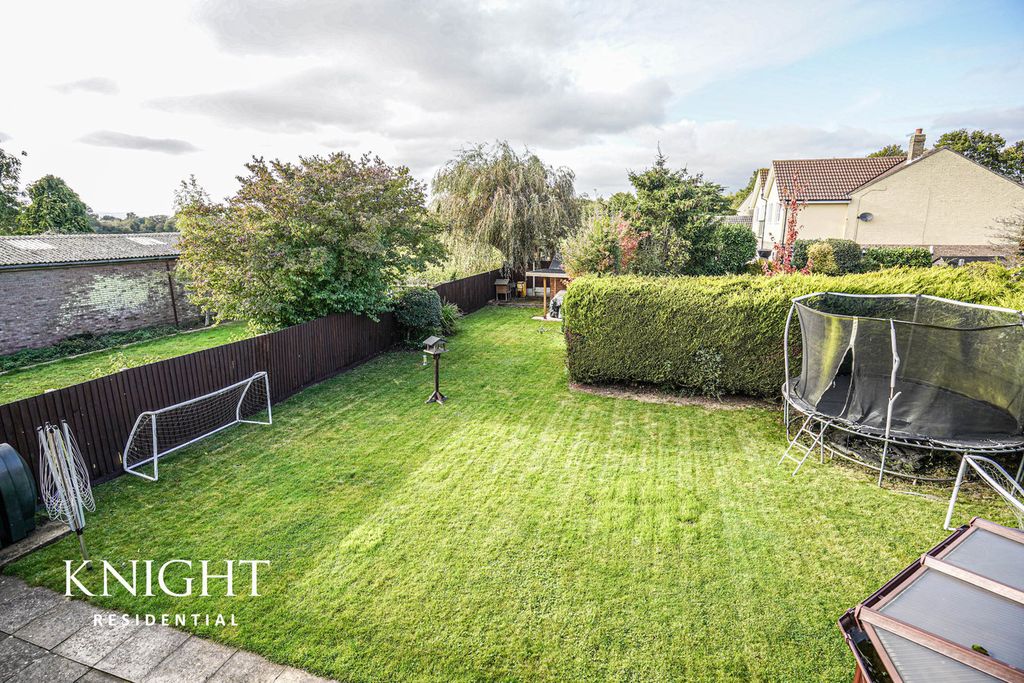 Property photo 2 of 32