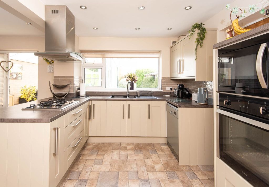 Property photo 2 of 29