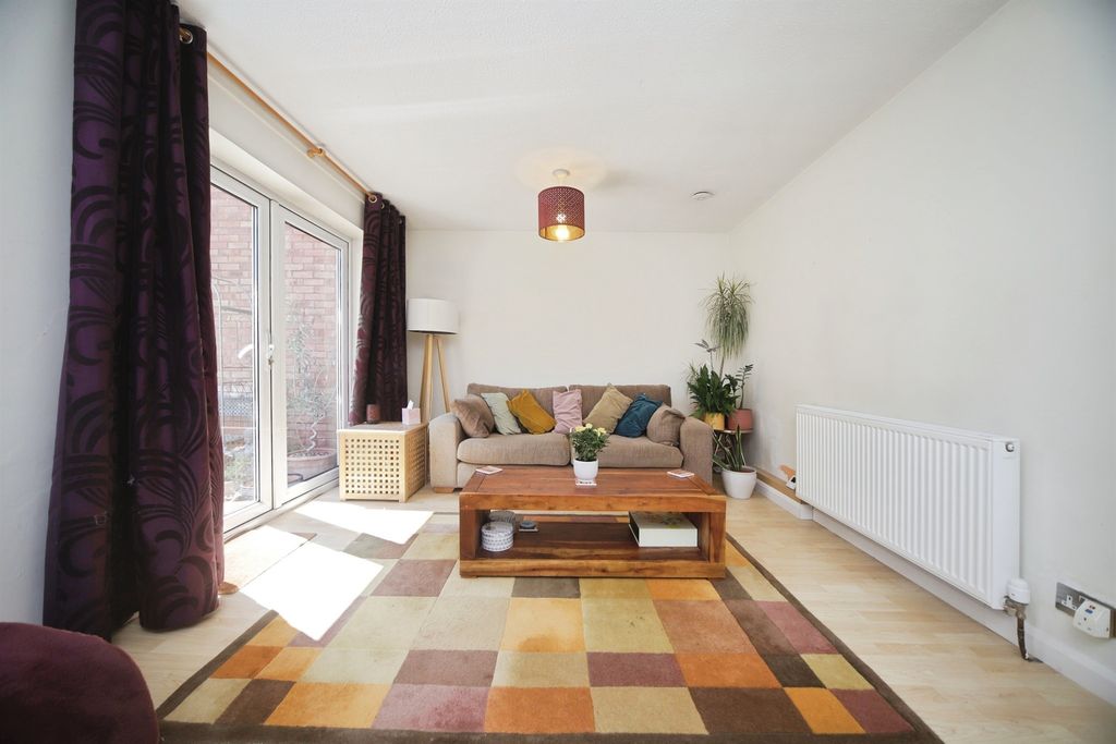 Property photo 2 of 21