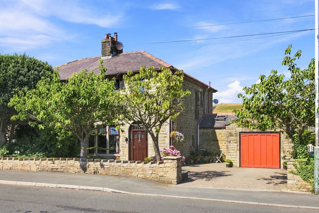 Property photo 1 of 44