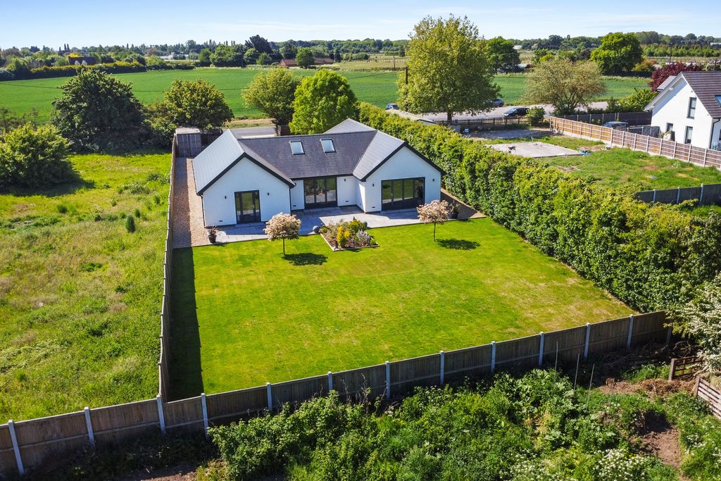 Property photo 2 of 39 Pt-Fc(Col)-Hawthorns-4