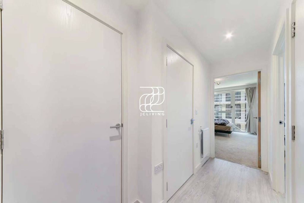 Property photo 3 of 7 Gallery