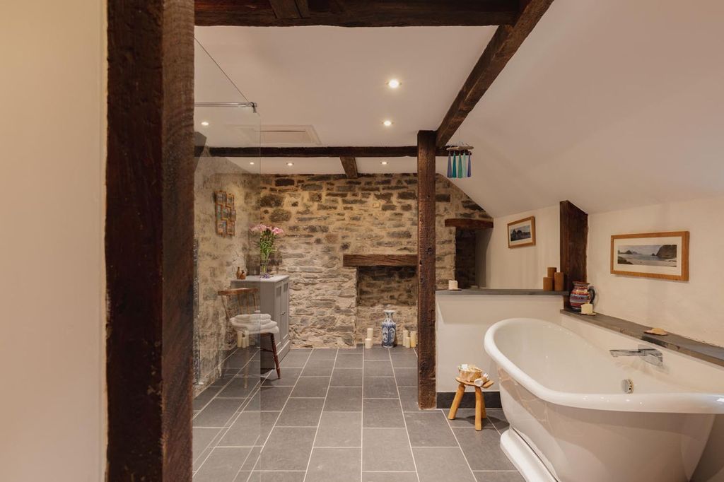 Property photo 3 of 31