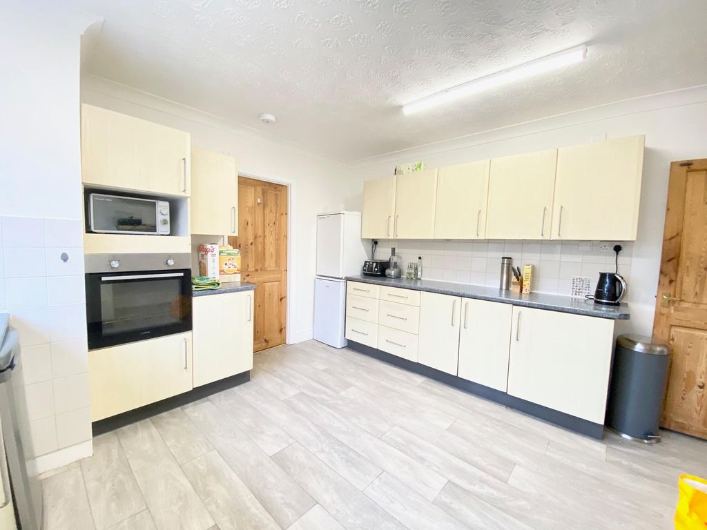 Property photo 3 of 16 Image