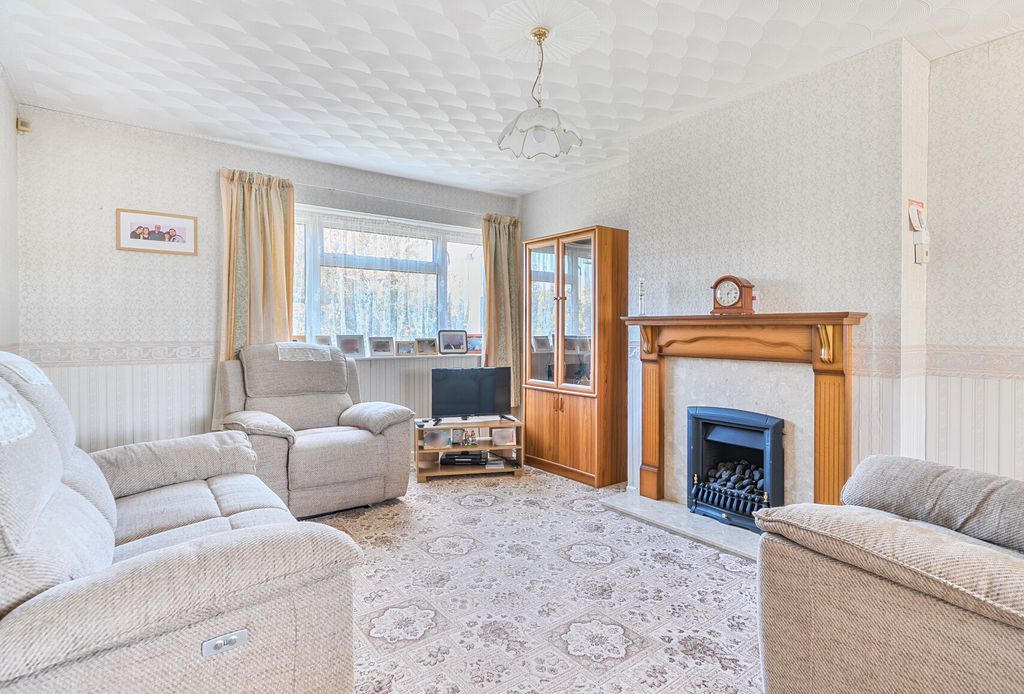 Property photo 3 of 14 1385252-10-6925A7...