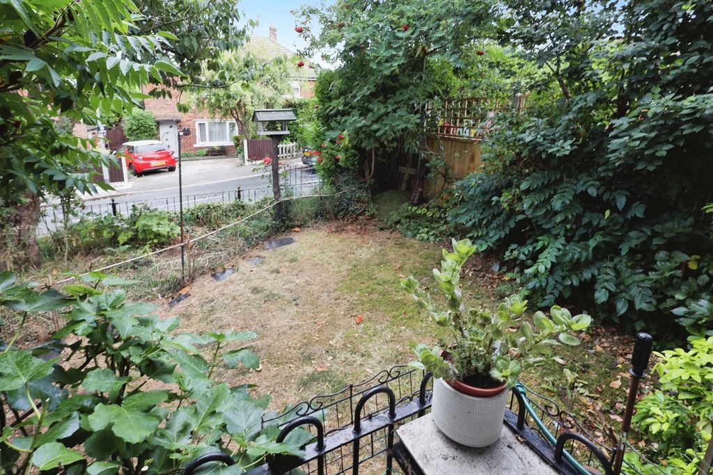 Property photo 2 of 17