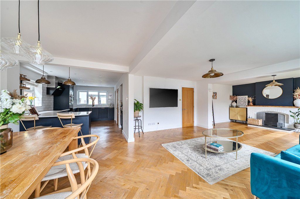 Property photo 2 of 16 Picture No. 11