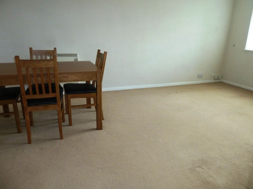 Property photo 3 of 6 Dining Area