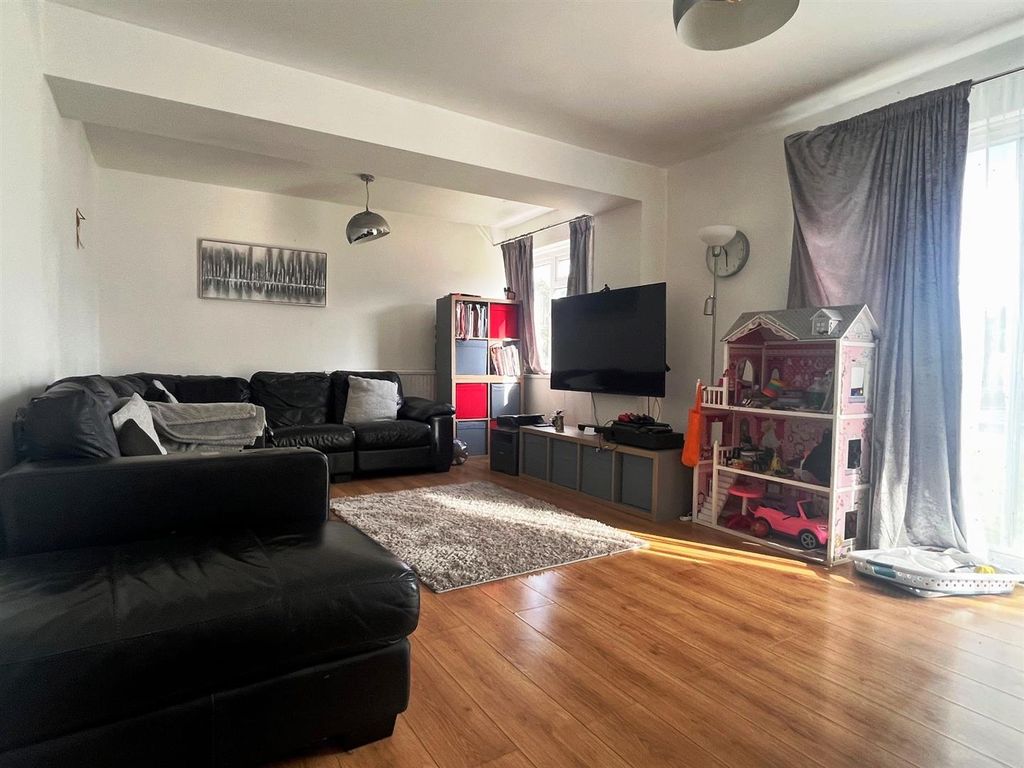 Property photo 2 of 15 Living.Jpg