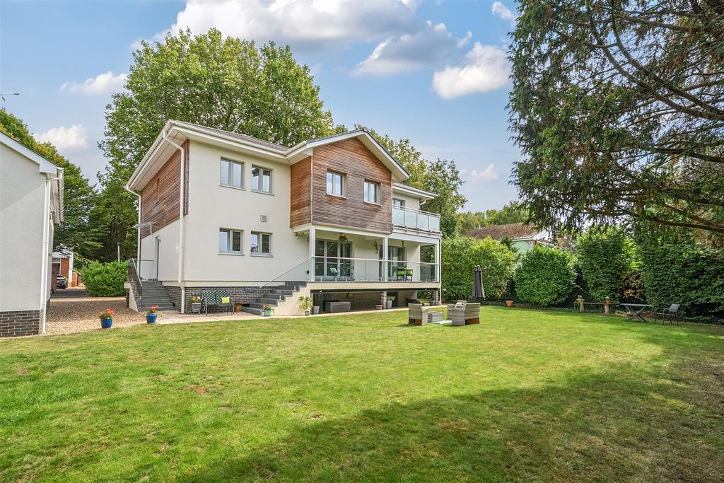 Property photo 2 of 18 Exterior