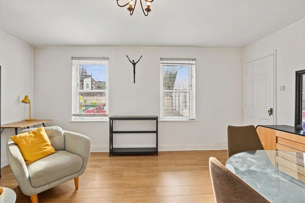 Property photo 3 of 13 3 Parish Mews, 126 Parish Lane, London, Se20 7Jh 0