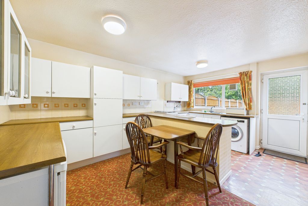 Property photo 3 of 12 Kitchen Diner