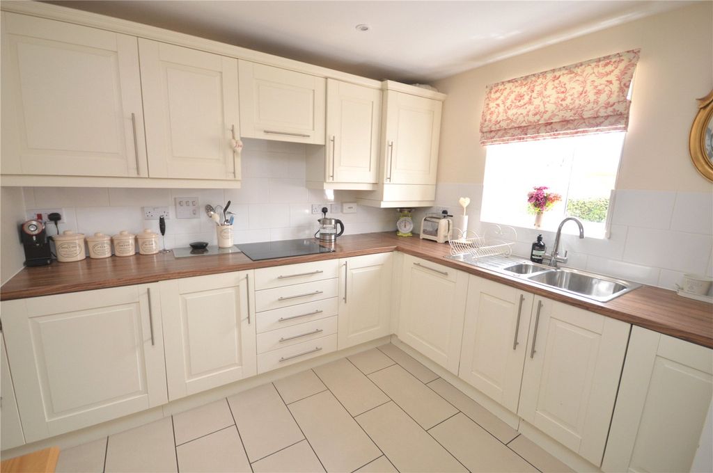 Property photo 3 of 15 Kitchen