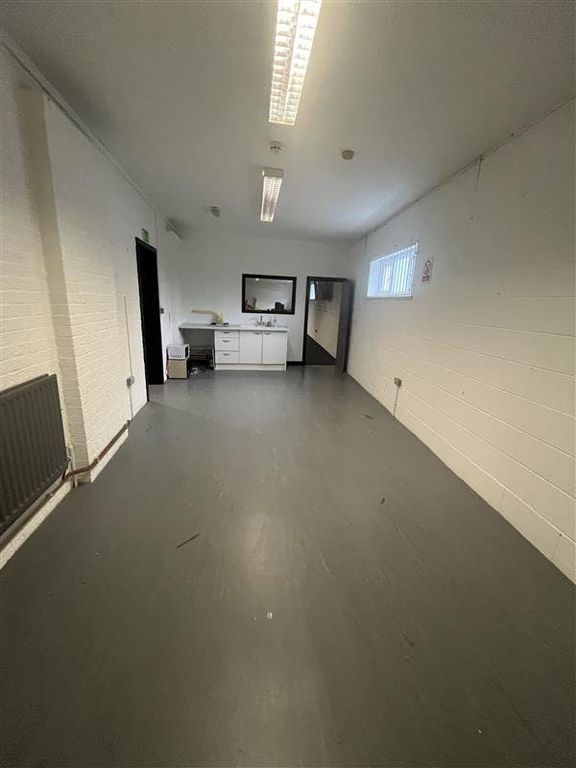 Property photo 3 of 5 2Efc57Fb-6A6c-47d0-8B31-2307A853050A.Jpg