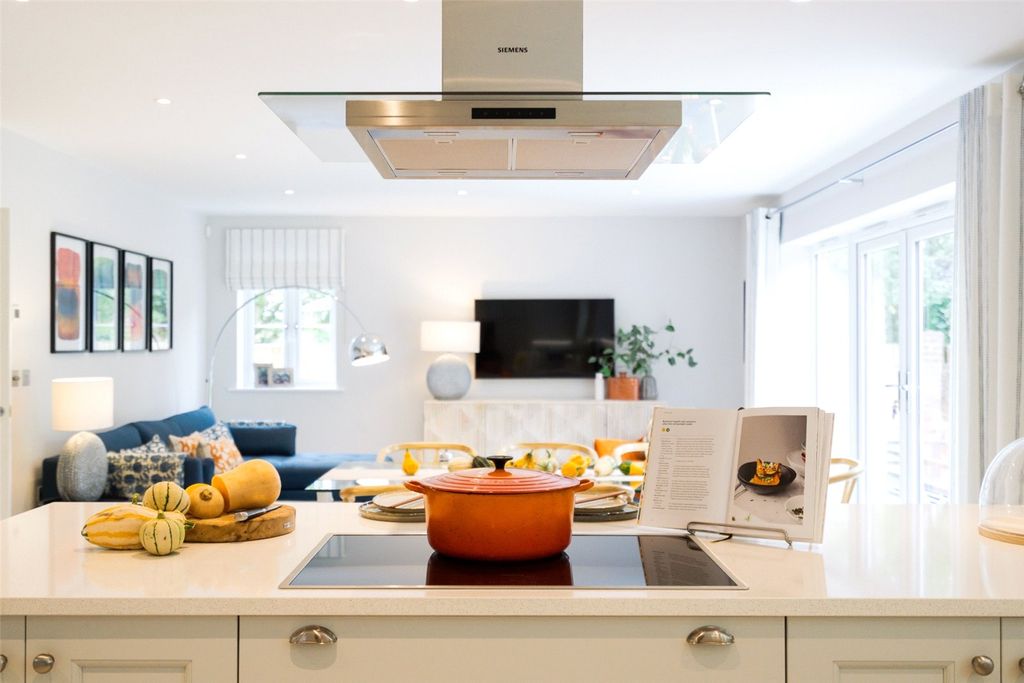 Property photo 2 of 6 Kitchen