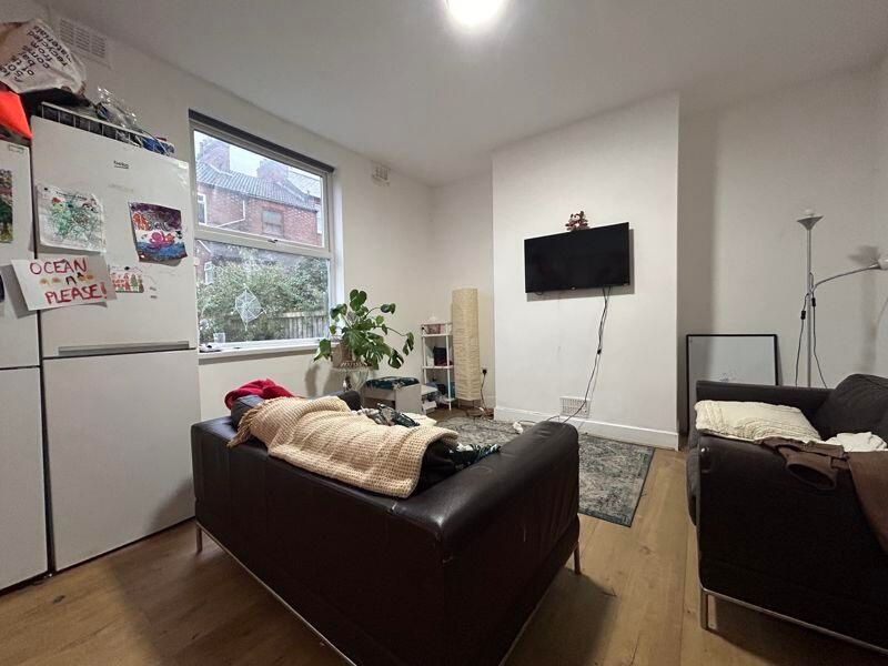 Property photo 3 of 9 Bright, Modern Living Room With Two Sofas Facing A...